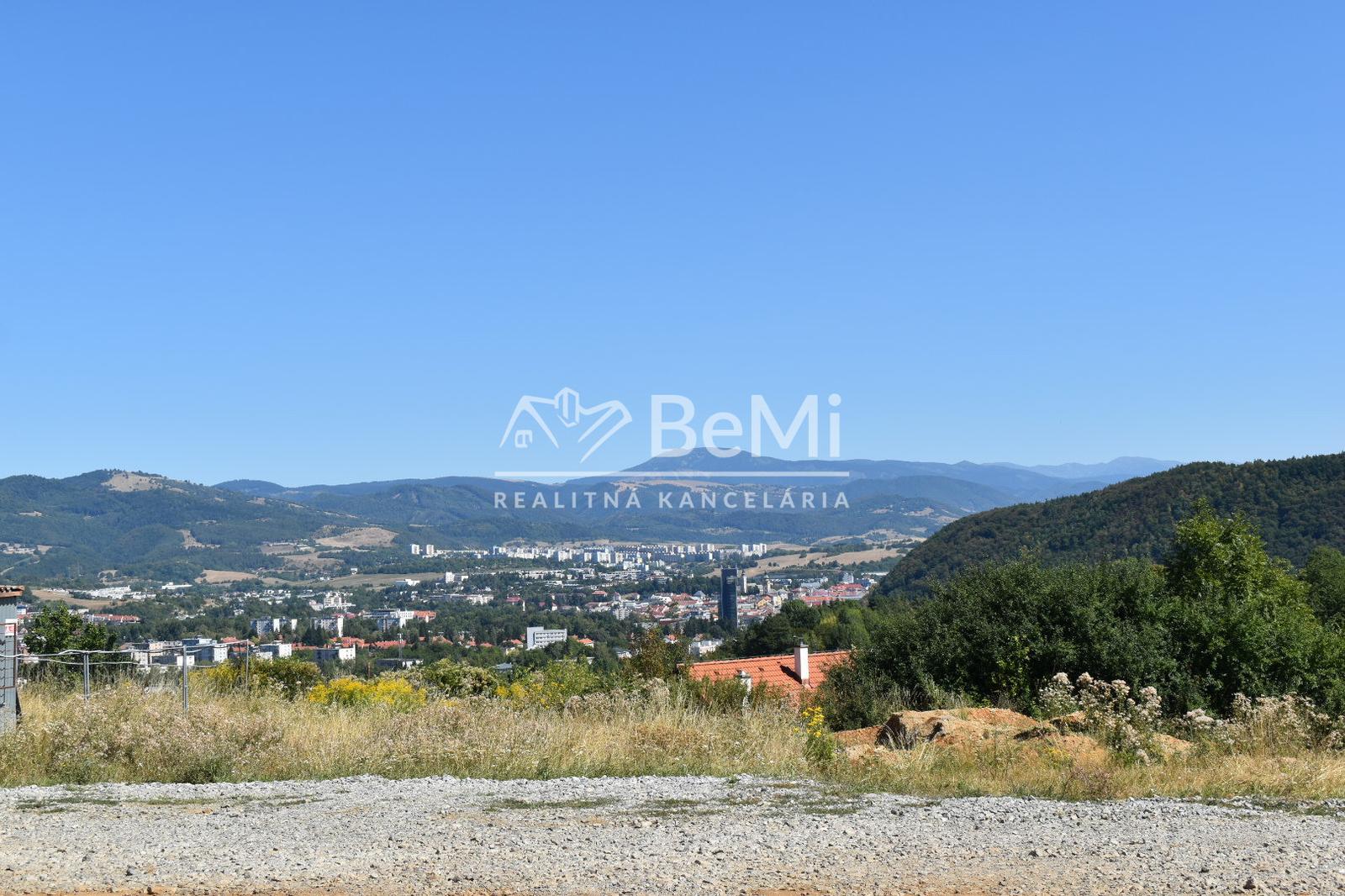 Stavebný pozemok 1208 m2, výhľad na mesto, Banská Bystrica – fotka 2