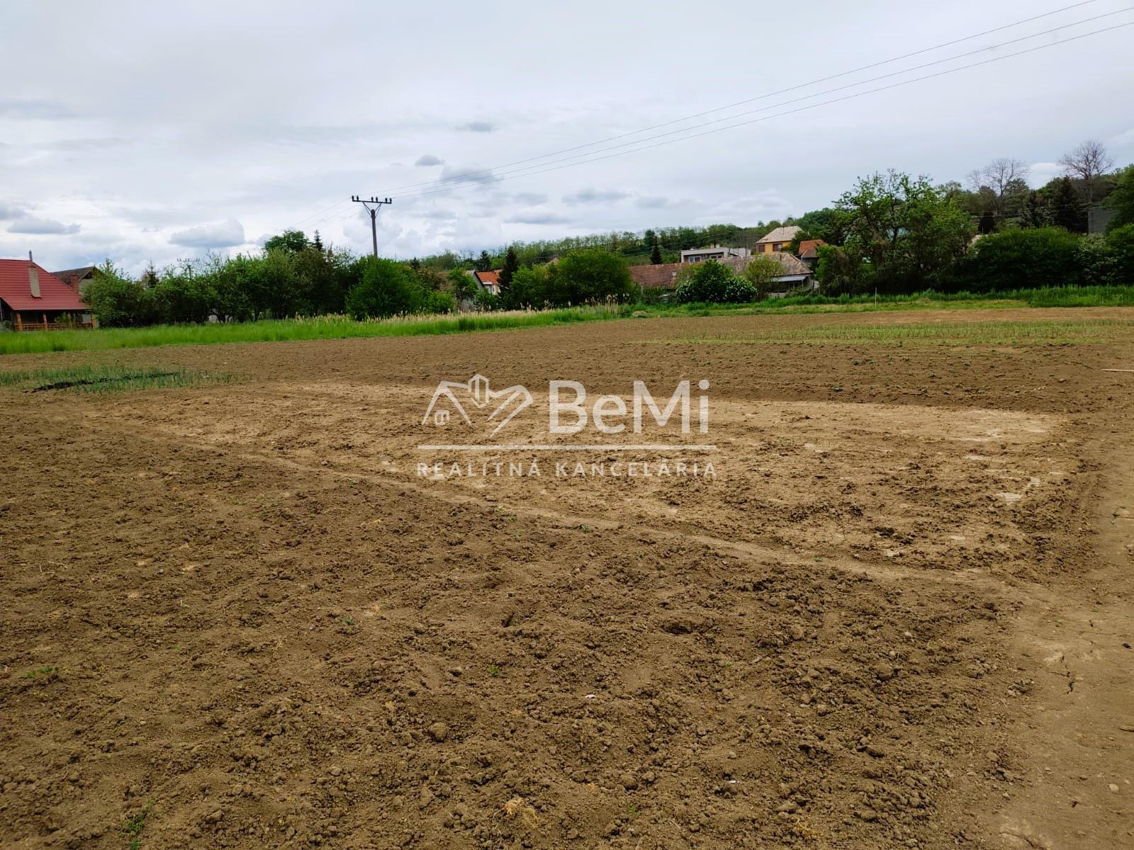 Predaj, pozemok - Bory (004-14-SIHA)