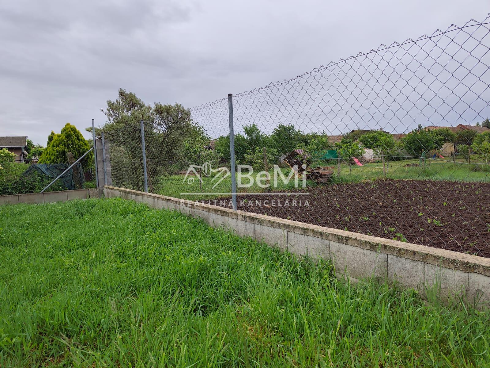 Predaj, stavebný pozemok - Jur nad Hronom (013-14-SIHA)