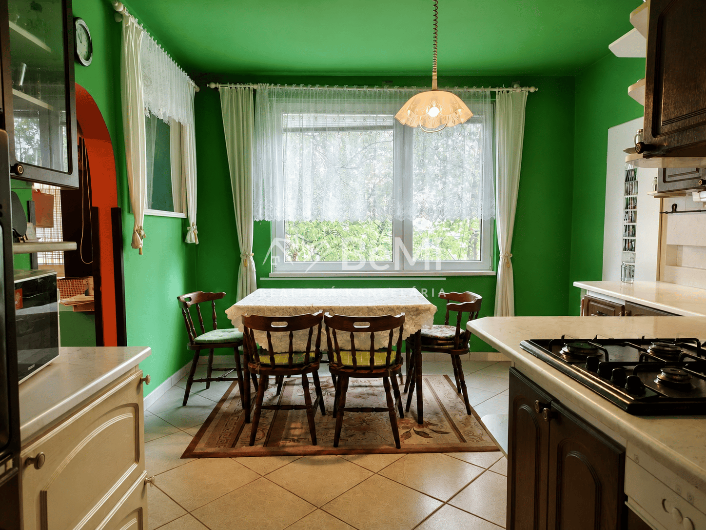 Predaj, priestranný 3 izbový byt s balkónom - Levice (031-113-SIHA)
