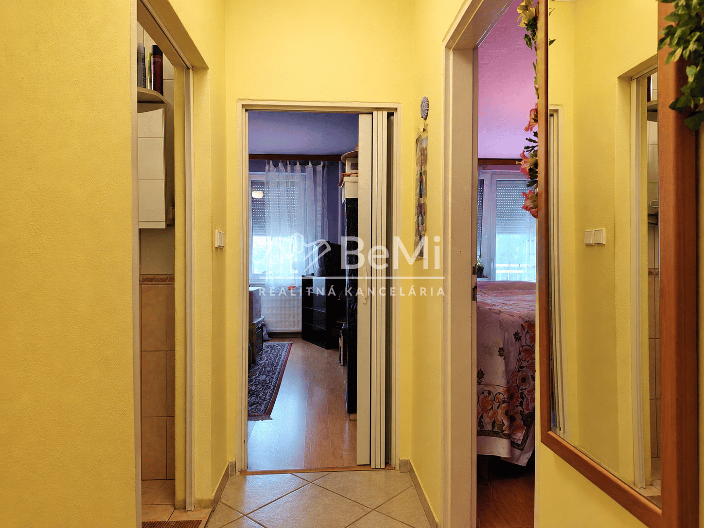 Predaj, priestranný 3 izbový byt s balkónom - Levice (031-113-SIHA) – fotka 2