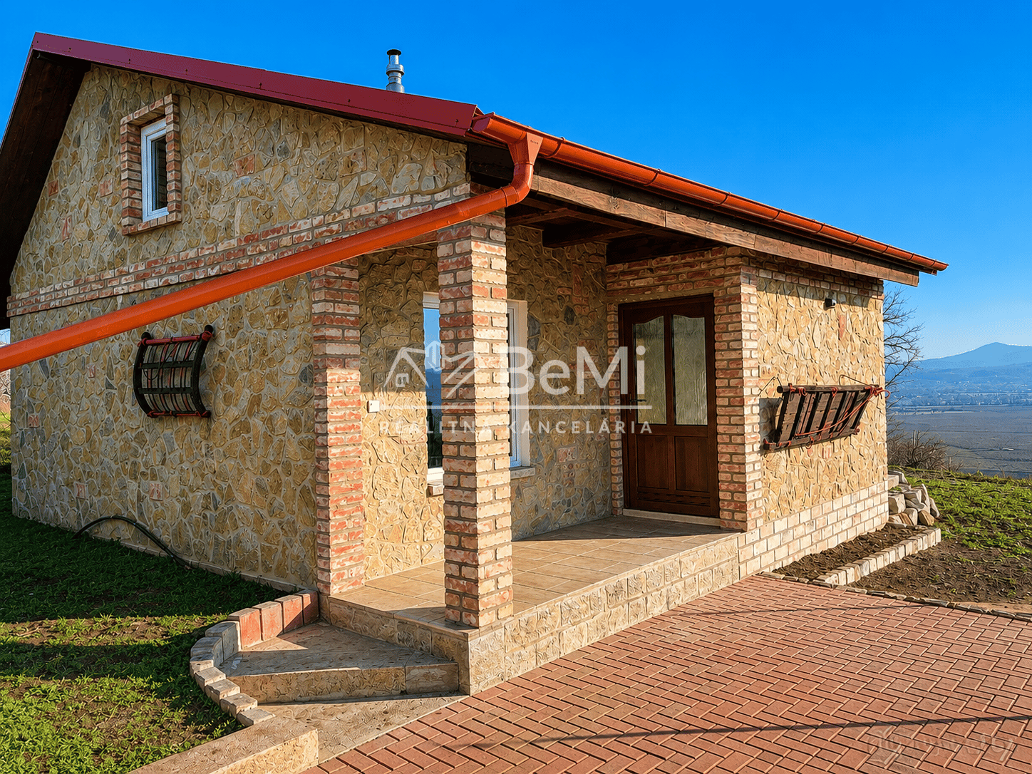 REZERVOVANÉ - Rustikálna novostavba -Šahy (034-12-SIHA)