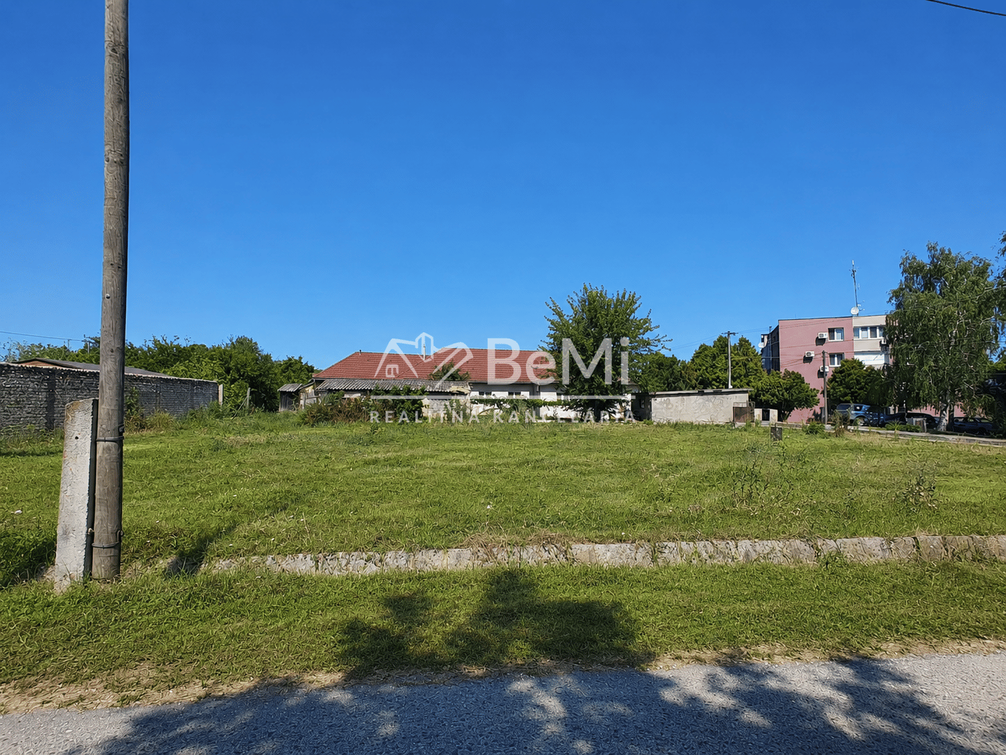 STAVEBNÝ POZEMOK V OBCI MUŽLA – 748 m² (063-12-SIHA)