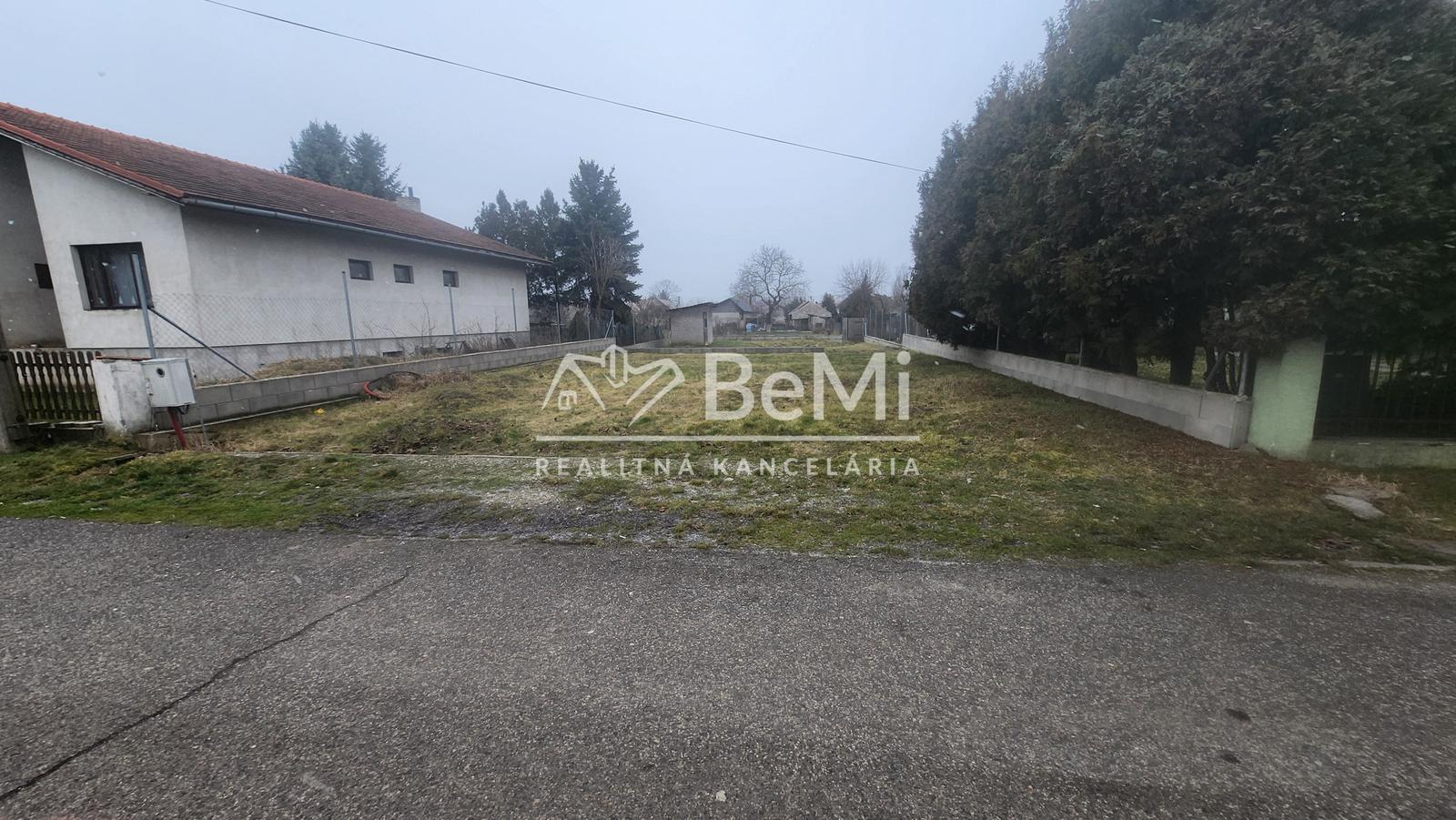 Predaj, stavebný pozemok - Jur nad Hronom (010-14-MIMI)