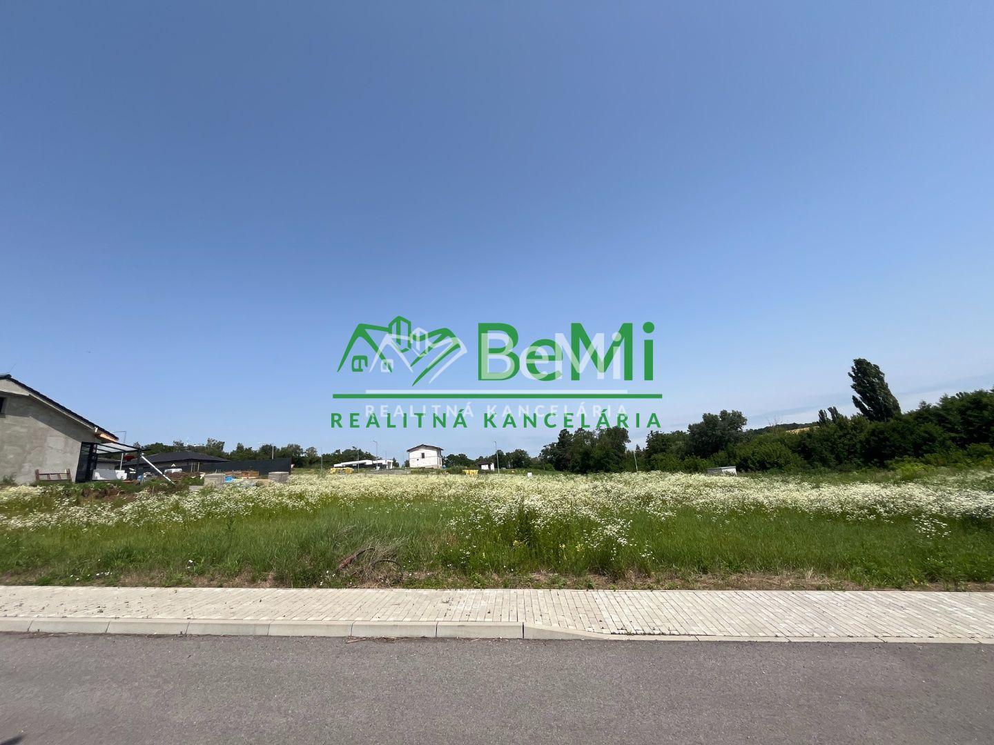 Predaj pozemok na stavbu RD -  Levice, časť Kalinčiakovo ( 027-14-MIJKa)
