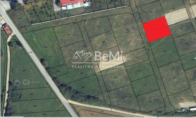 SLNEČNÝ POZEMOK V BEŇADOVE – 896 m²