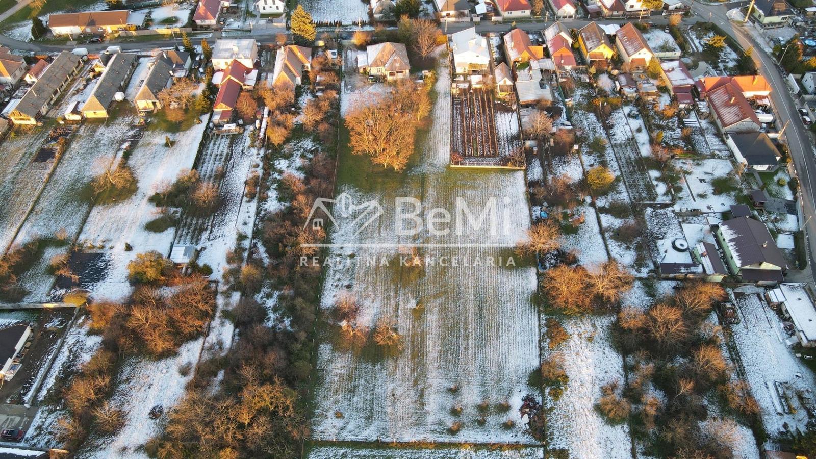 PREDAJ - STAVEBNÝ POZEMOK -  MOJMÍROVCE  ID 025-14-FIJA – fotka 2