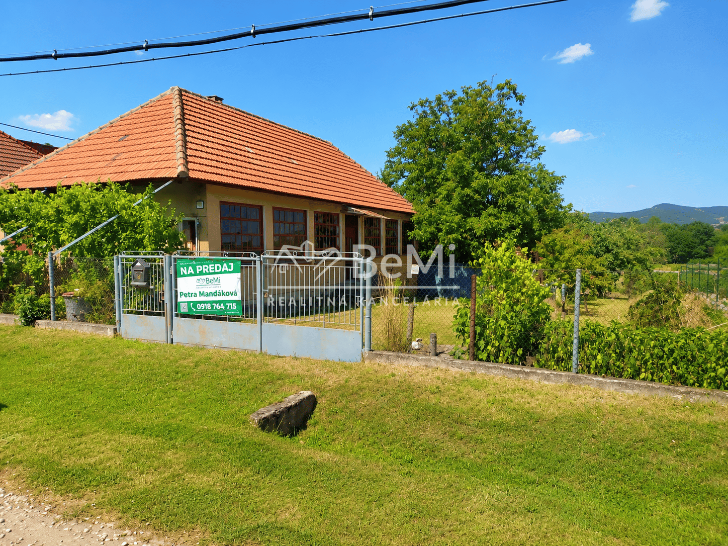 Pozemok s rodinným domom o výmere 3 671 m² v obci Jelenec