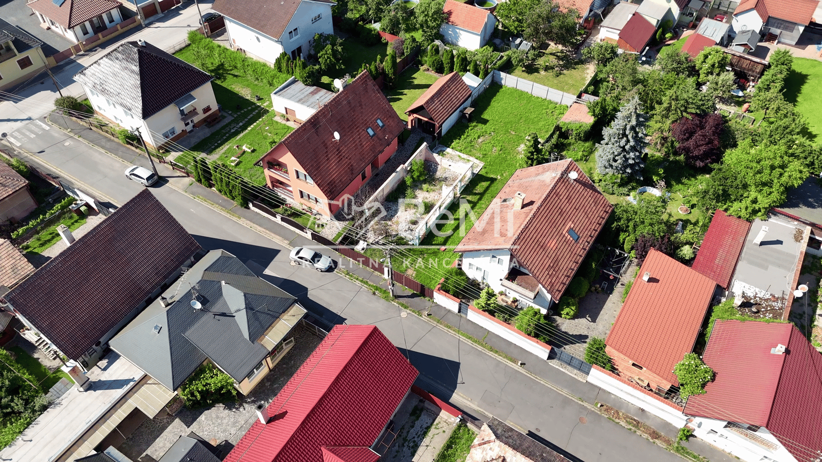 STAVEBNÝ POZEMOK V RIMAVSKEJ SOBOTE - NA PREDAJ – fotka 2