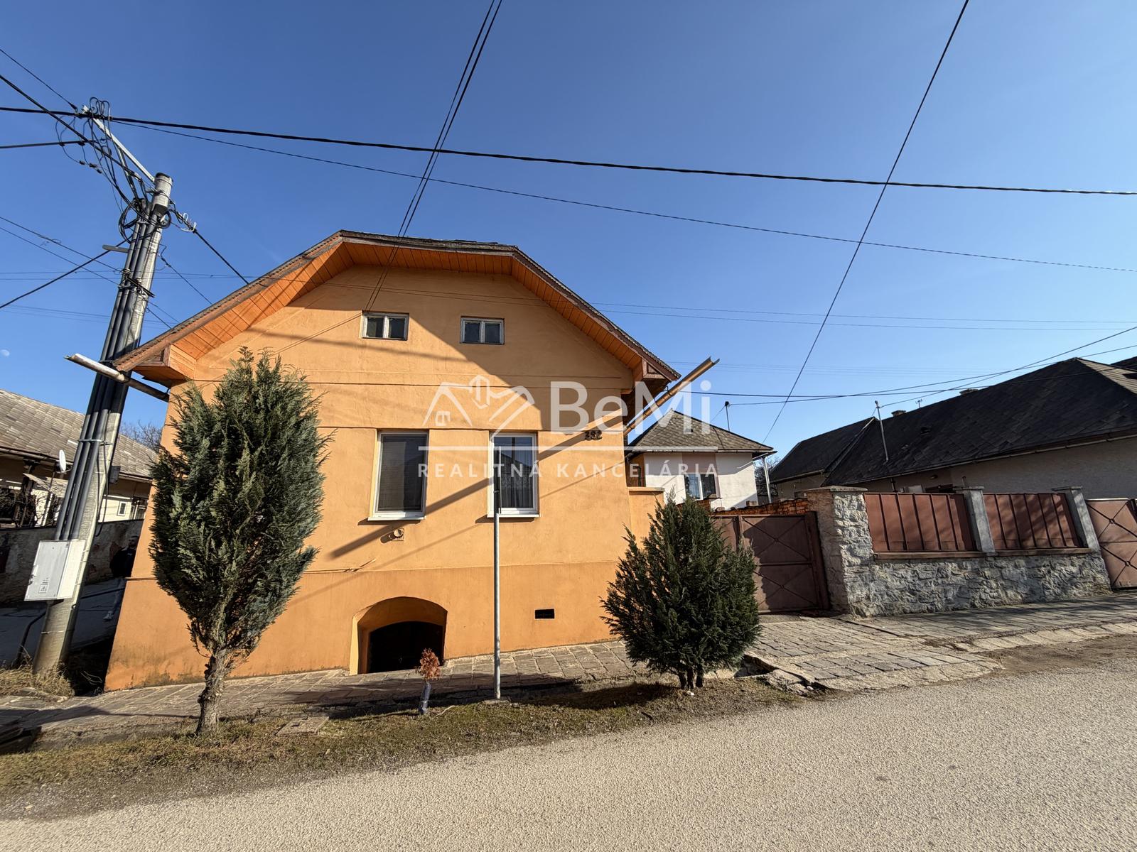Rodinný dom s 1112 m2 záhradou aj chatou v obci Jelšava-PREDAJ