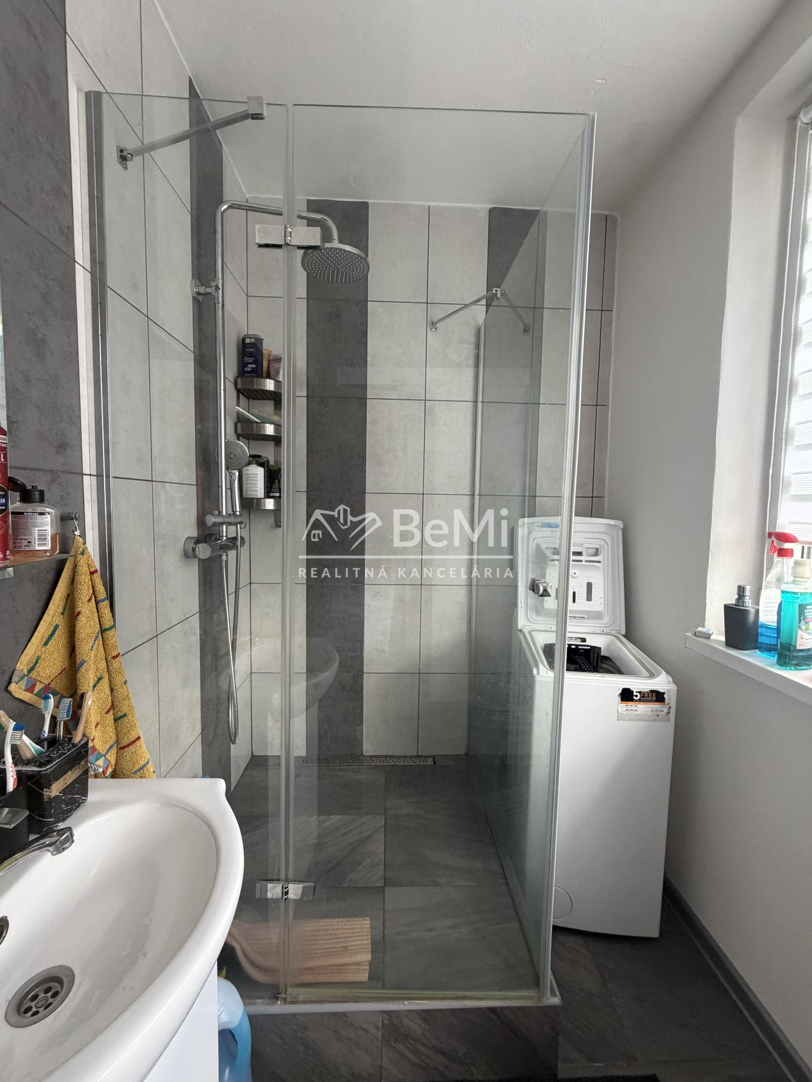3-izbový byt s balkónom v Slavošovciach za 42900,-Eur