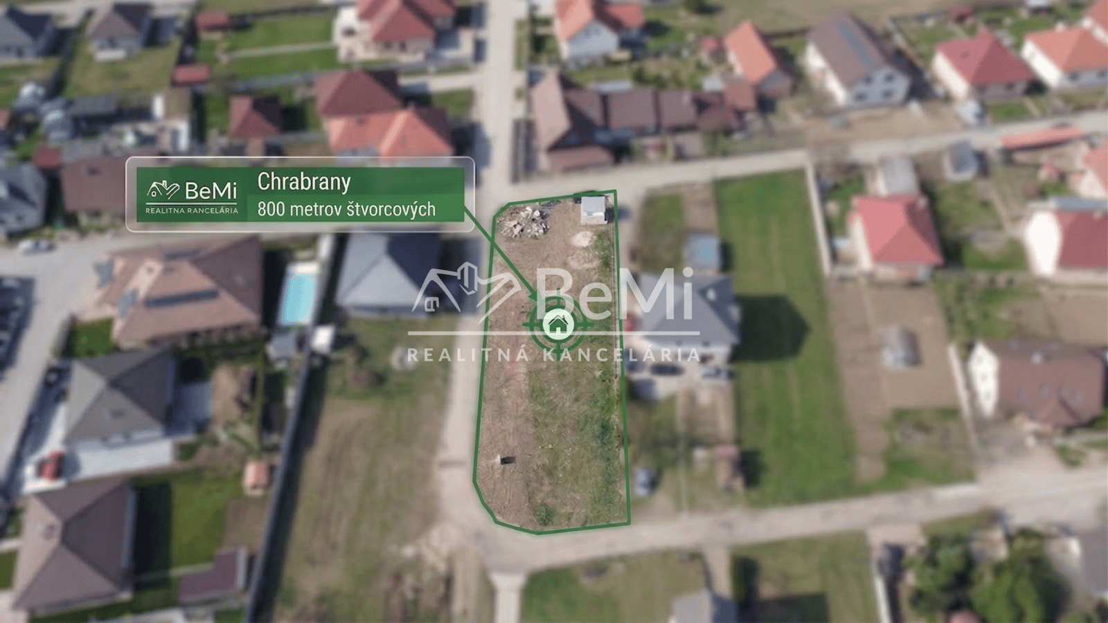 Pozemok 800m2 s hotovými sieťami: Hneď pri Topoľčanoch. 018-14-RAKOa