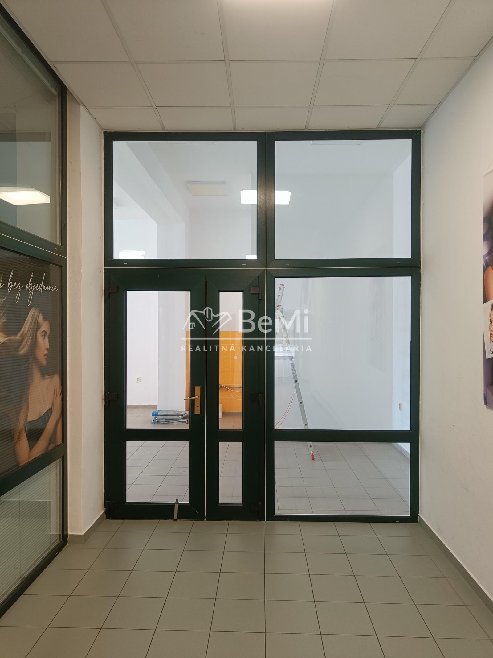Obchodný priestor 55m² na prenájom, námestie Topoľčany 021-25-RAKO – fotka 2