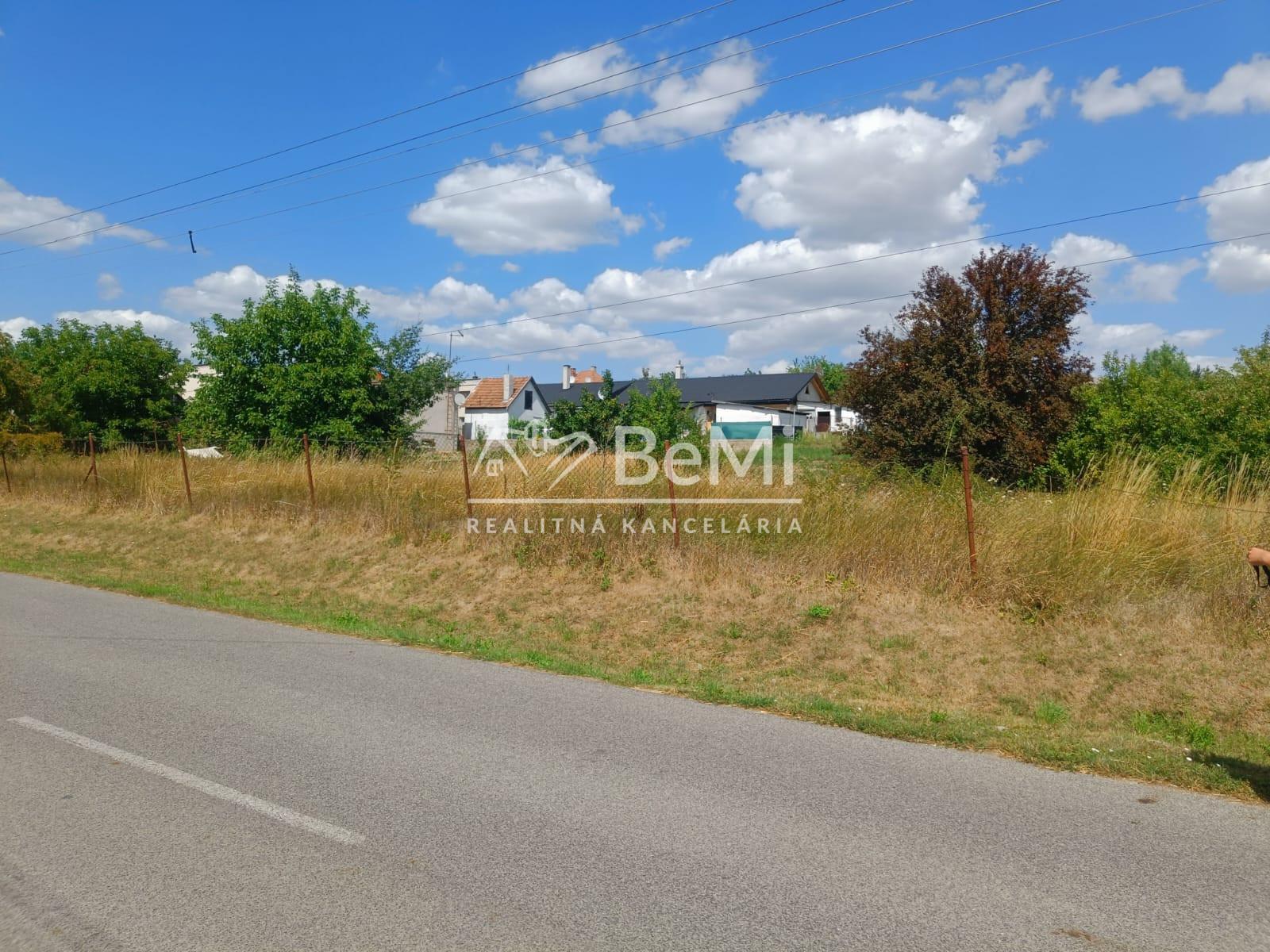 Stavebný pozemok Kuzmice 641 m² - Exkluzívna ponuka 022-14-RAKOE