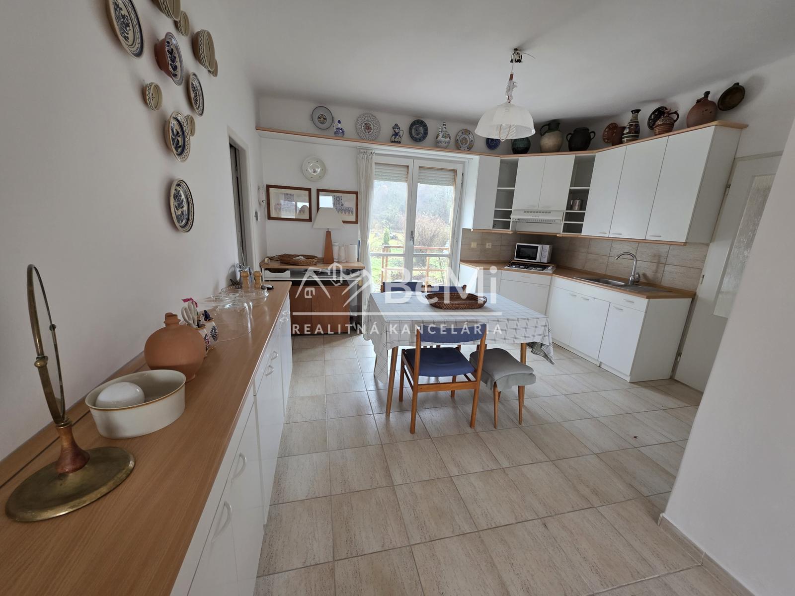Znížená cena Rodinný dom s veľkorysým pozemkom v Ratnovciach