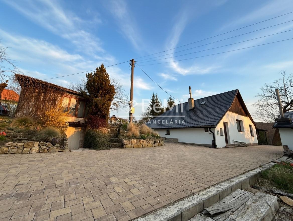 DOM / CHALUPA POD LESOM – JAZIERKO, POZEMOK 5000 m² – fotka 2