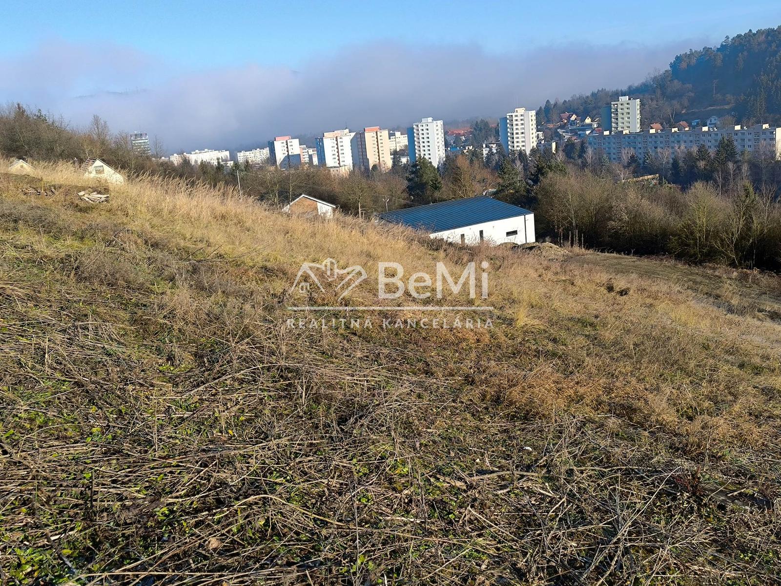 Predaj: Pozemok,  833m2, Považská Bystrica (203-14-PEMO)