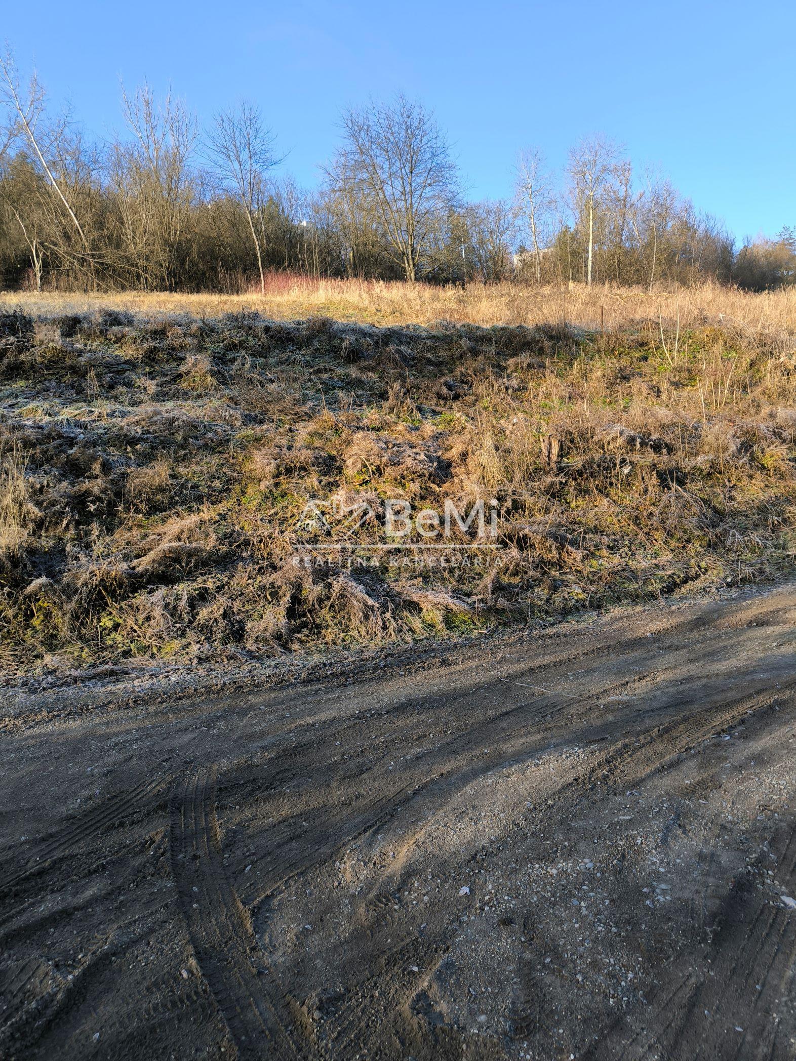 Predaj: Pozemok, Považská Bystrica, 719m2, (205-14-PEMO) – fotka 2