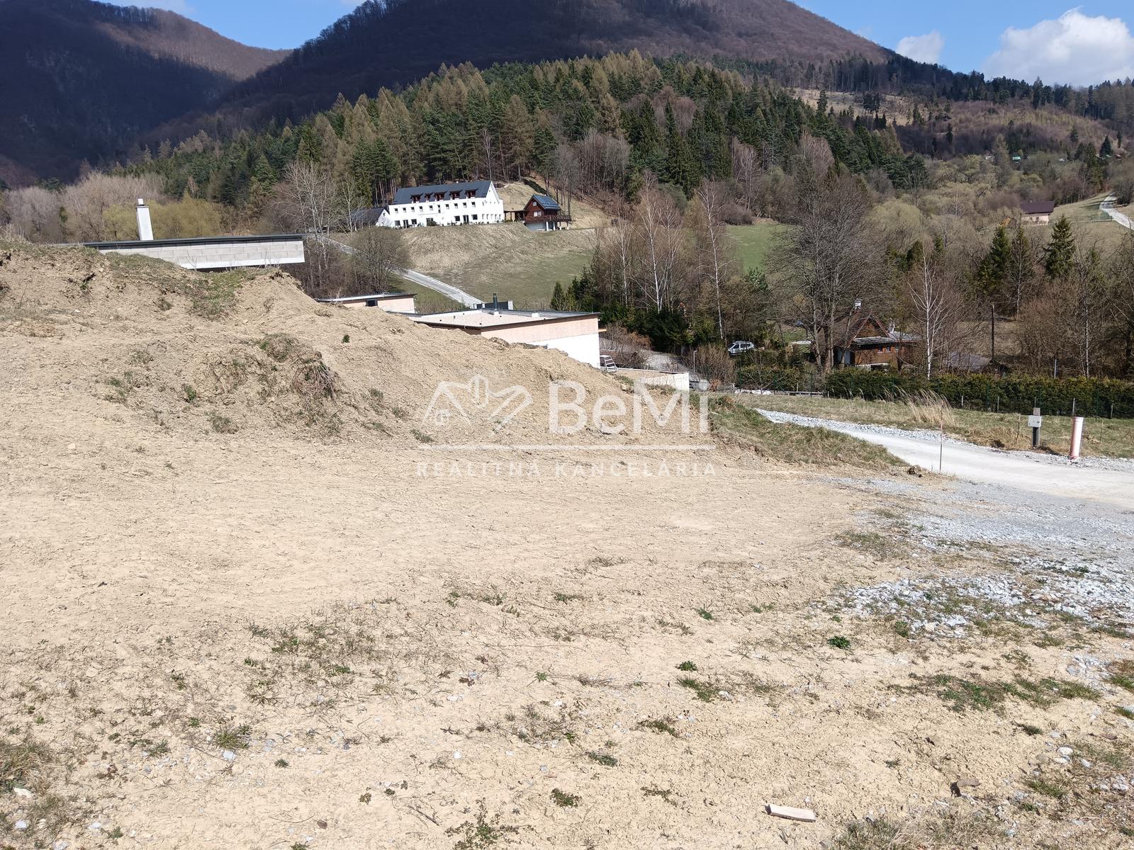 Predaj: Stavebný pozemok, 701m2, Dolný Vadičov (255-14-MACH) – fotka 2