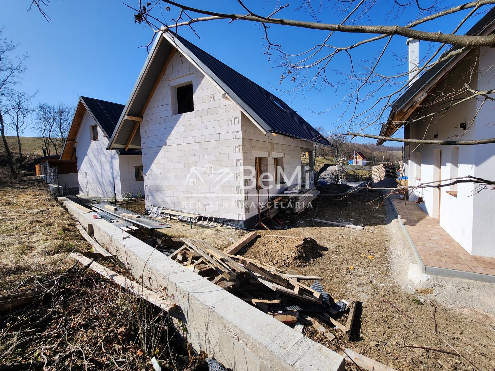 Predaj, moderný 3 izbový rodinný dom - Počúvadlo (005-12-ZOLAa)