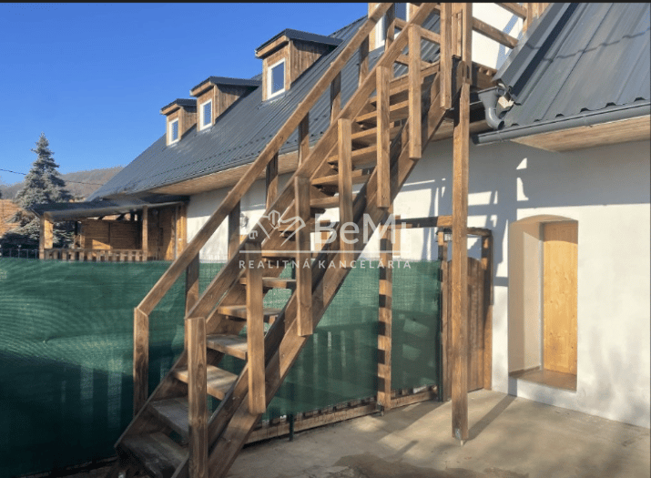 Predaj, zabehnutý apartmánový dom, Počúvadlo (  039-12-ZOLA) – fotka 2