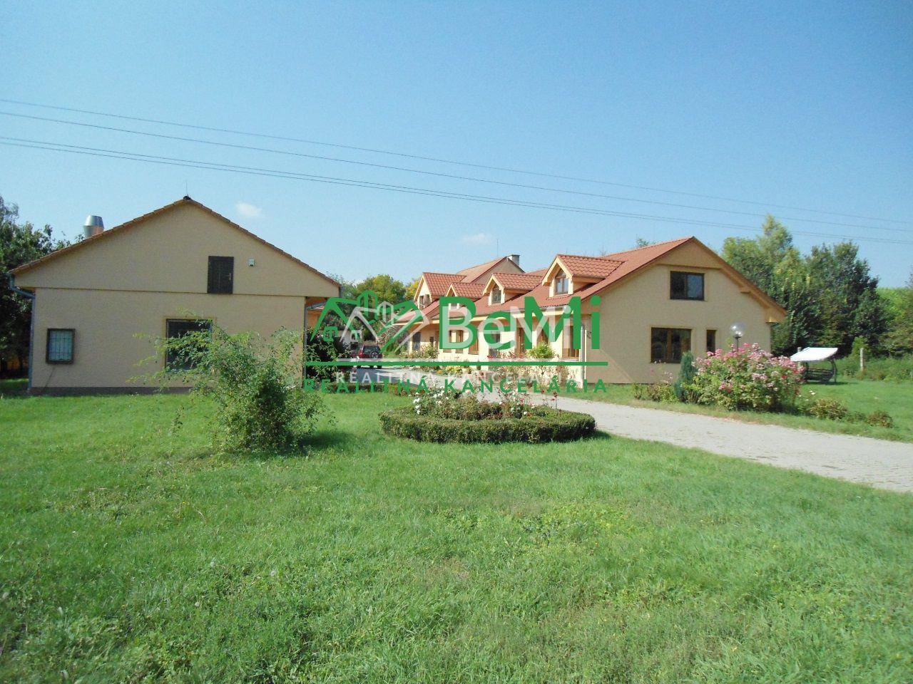 NR - Veľký Báb, polyfunkčný objekt mimo obce-tichá lokalita