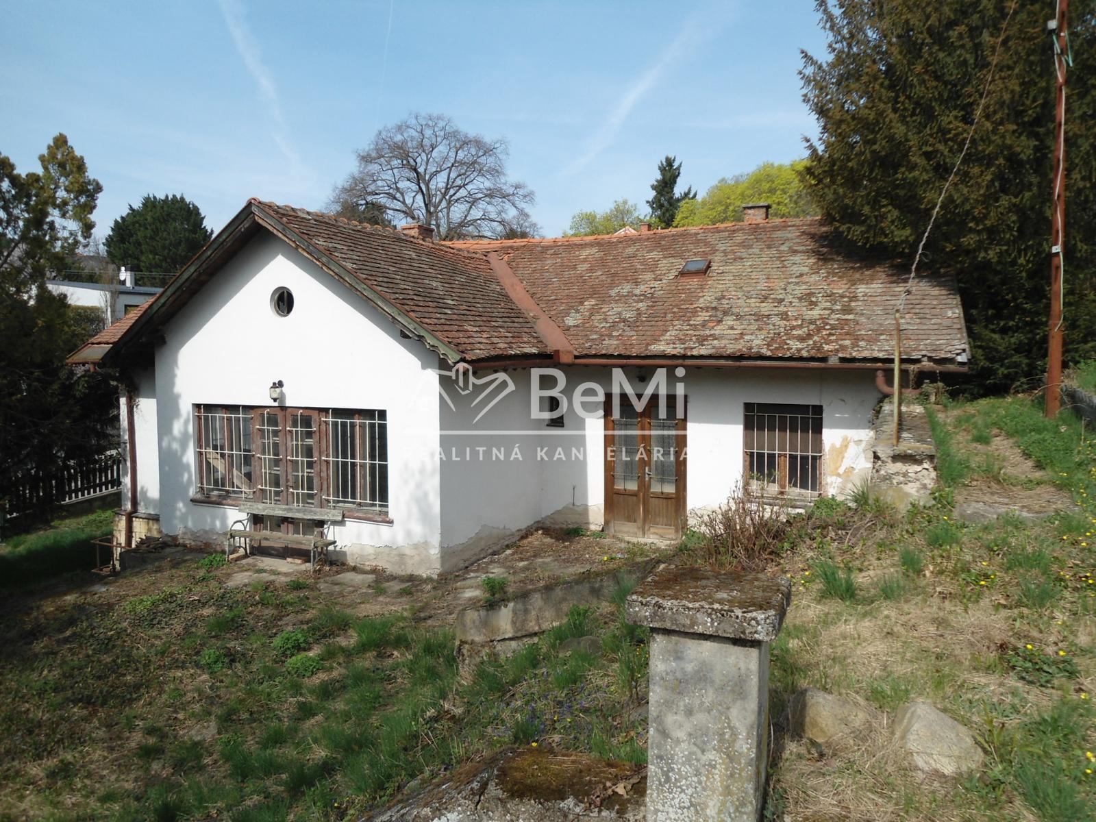 NR - RD  Zobor, dobrá lokalita, starší rodinný dom, 13árov,