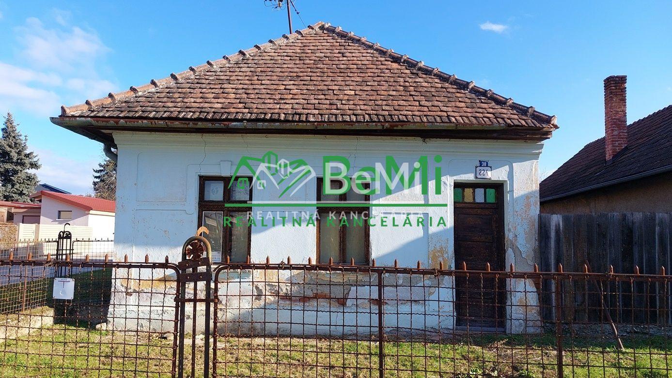 Exkluzívne na predaj vidiecky dom s veľkým pozemkom Jacovce – fotka 2
