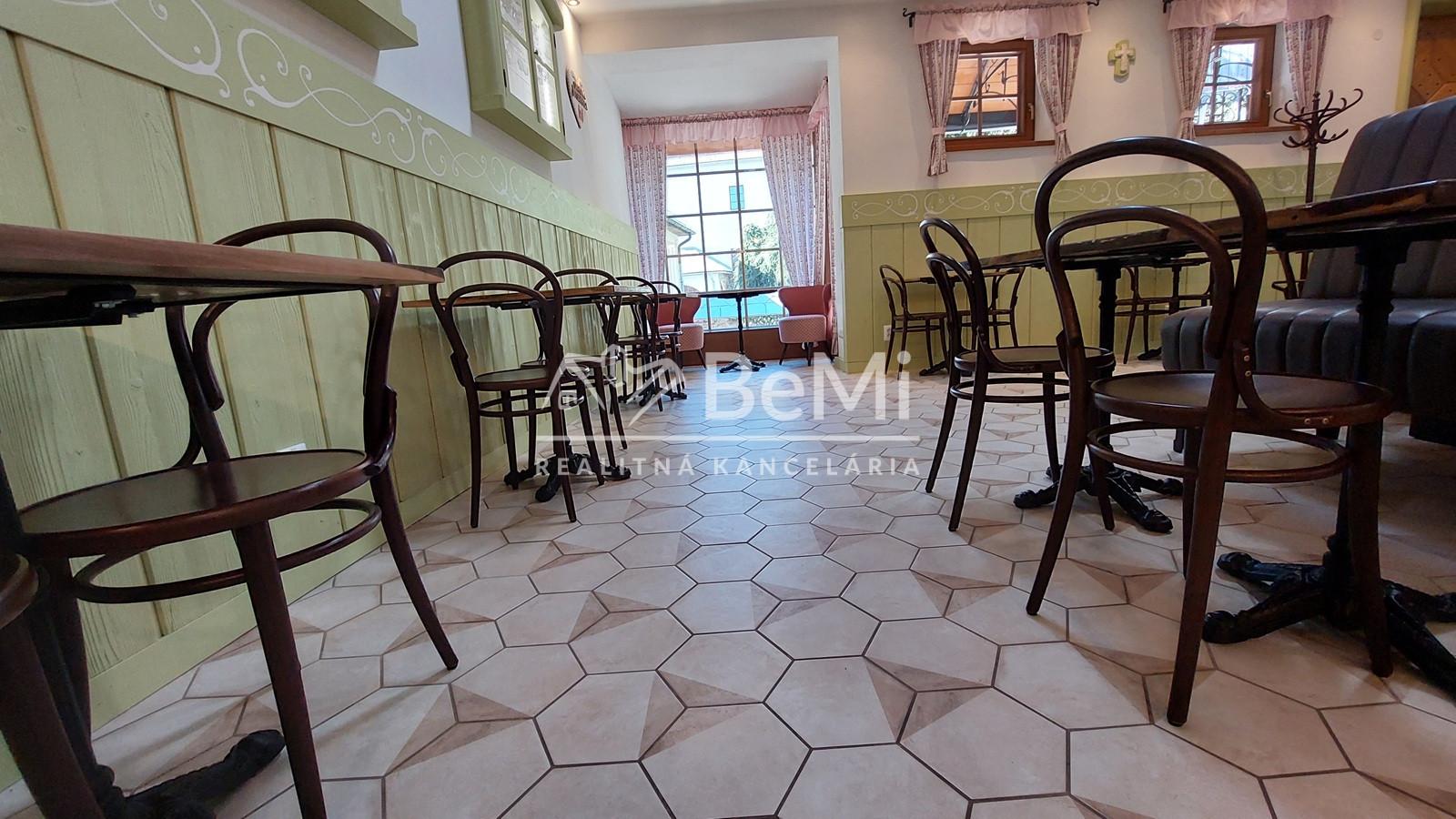 Predaj historickej budovy Nám. sv. Trojice Banská Štiavnica – fotka 2