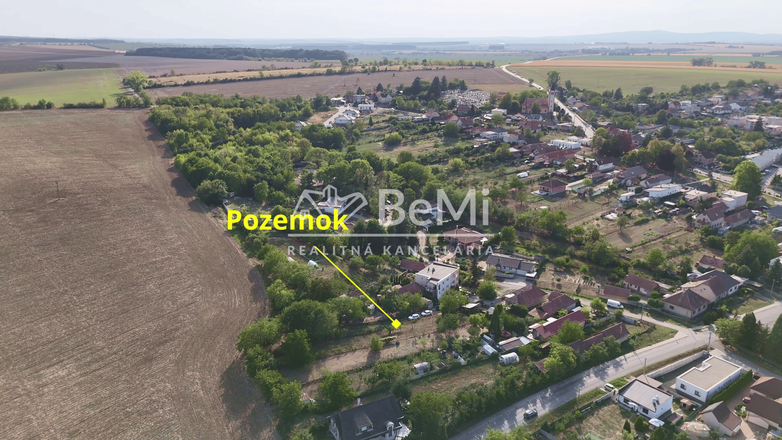 Na predaj stavebný pozemok v obci Urmince  ID 233-14-LUGUE