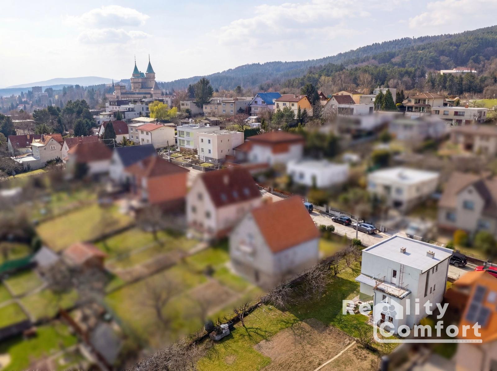 REALITY COMFORT - RODINNÝ DOM V ŠIRŠOM CENTRE MESTA BOJNICE – fotka 2