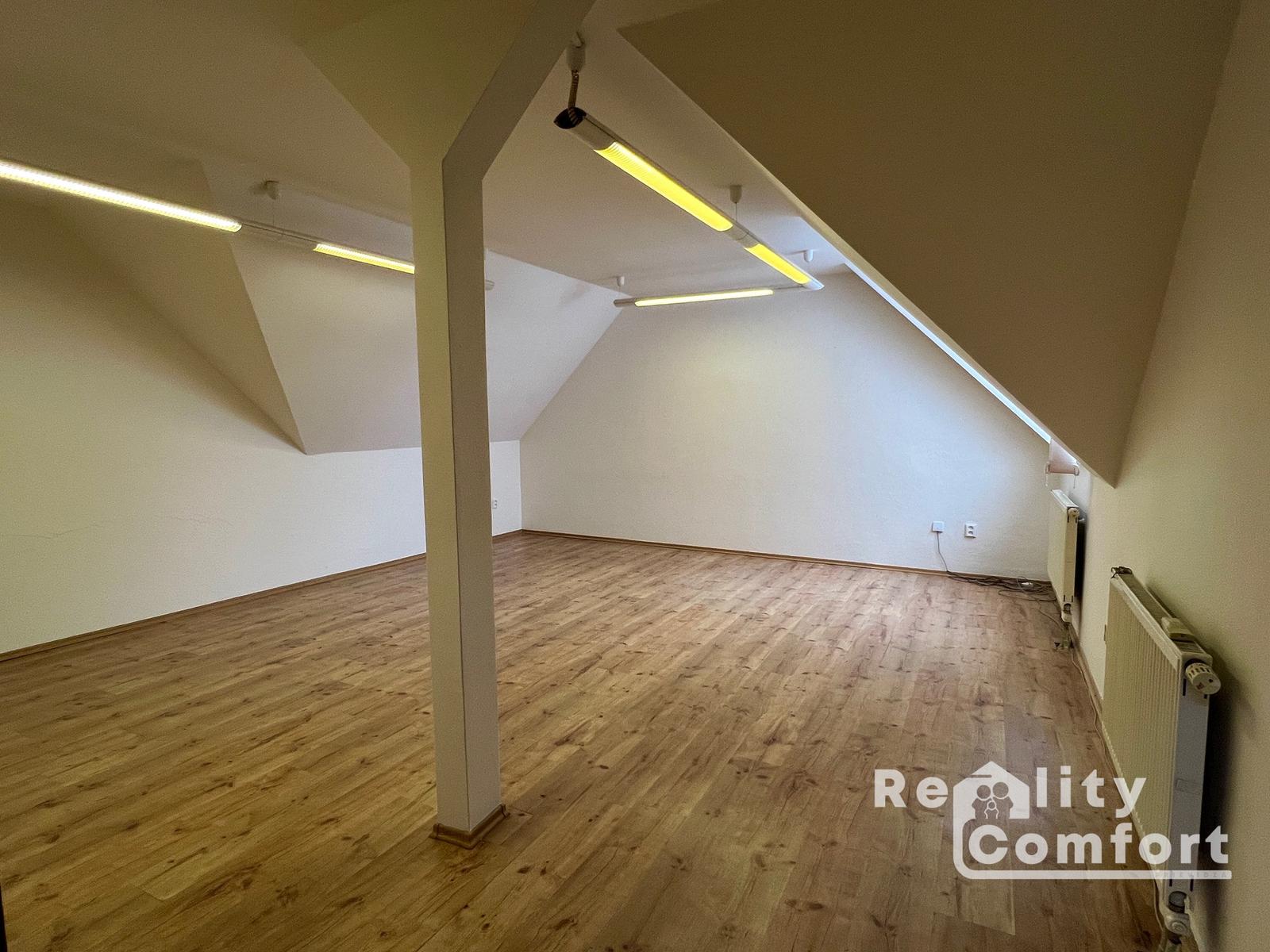 REALITY COMFORT - Na prenájom kancelária v centre mesta Prievidza