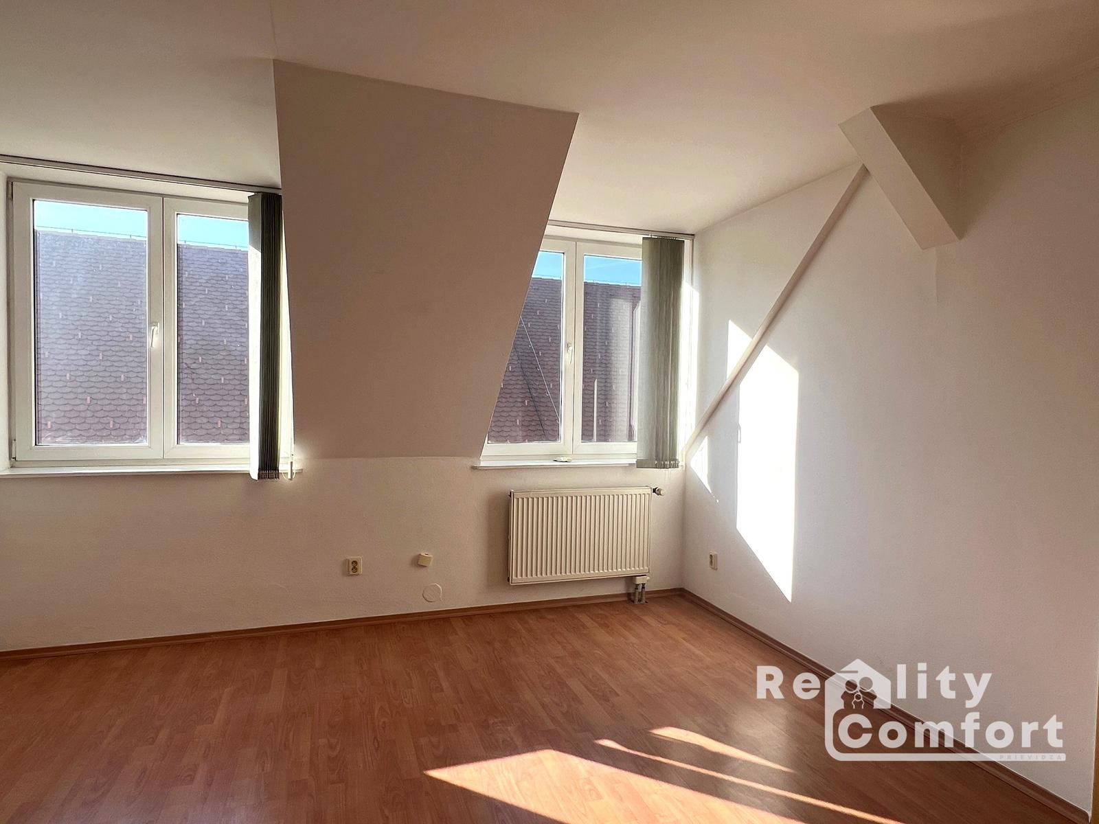 REALITY COMFORT - Dvojkancelária v centre Prievidze – fotka 2
