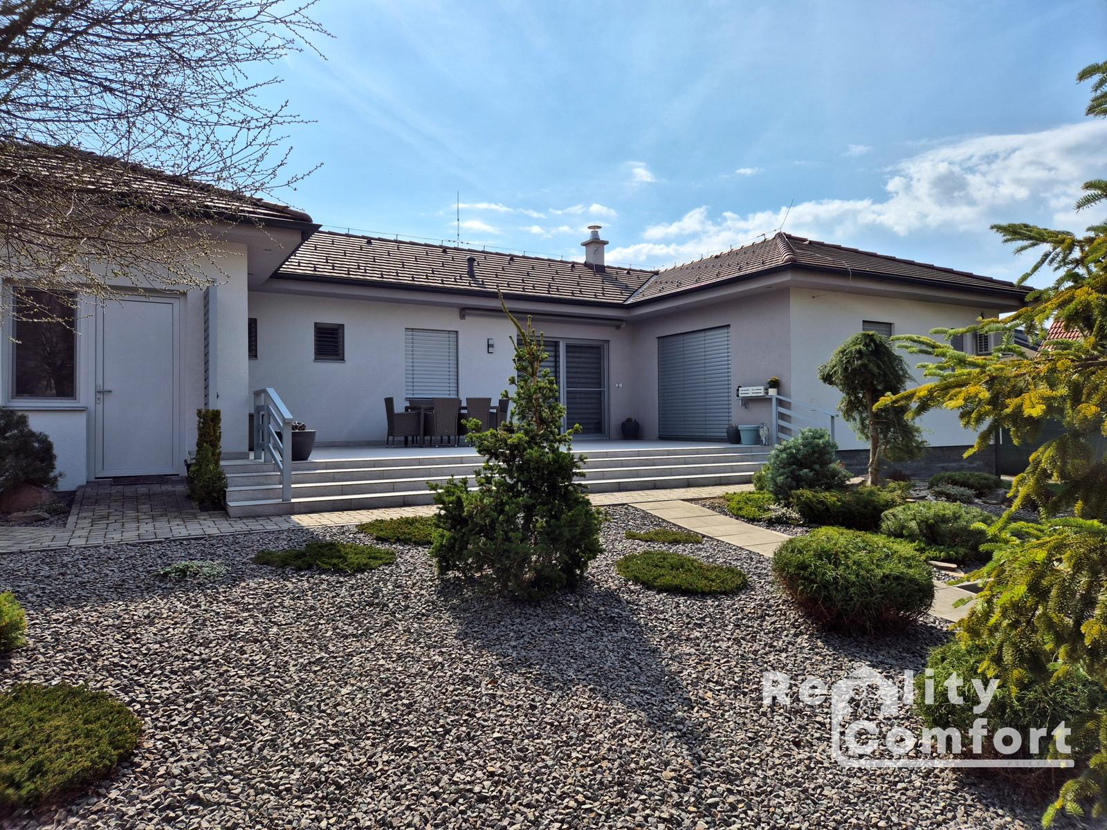 REALITY COMFORT - Moderný, elegantný bungalov s krásnou záhradou v Bánovciach nad Bebravou – fotka 2