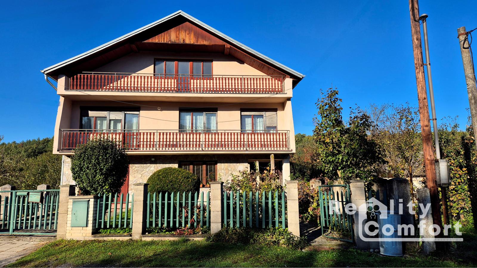 REALITY-COMFORT - Priestranný rodinný dom s veľkou ovocnou záhradou