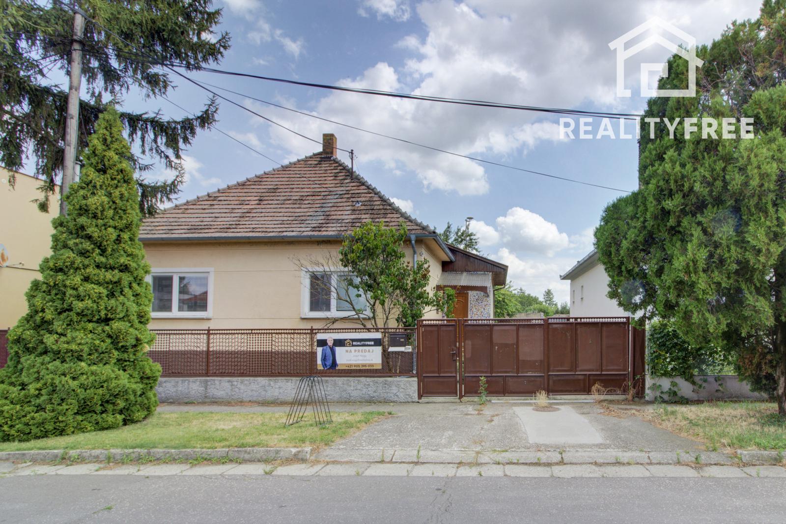 Na predaj: 3izbový rodinný dom s garážou , pozemok 800 m² - Horný Bar