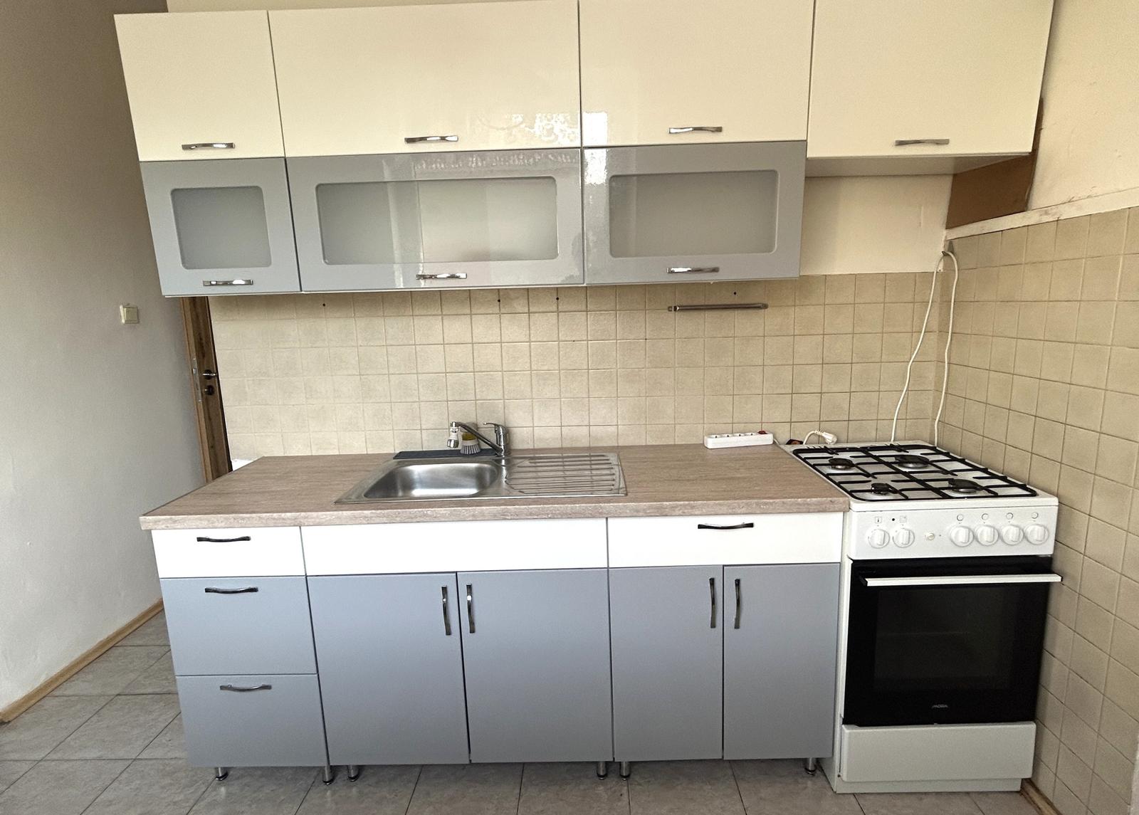 2 - izbový byt Školská s loggiou - vrátane zariadenia