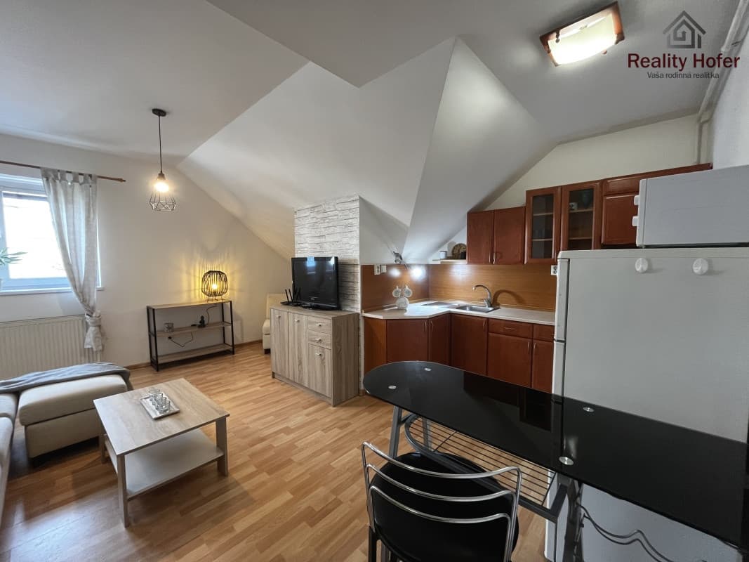Zariadený 1 izbový byt, parkovanie, Budovateľská, Prešov