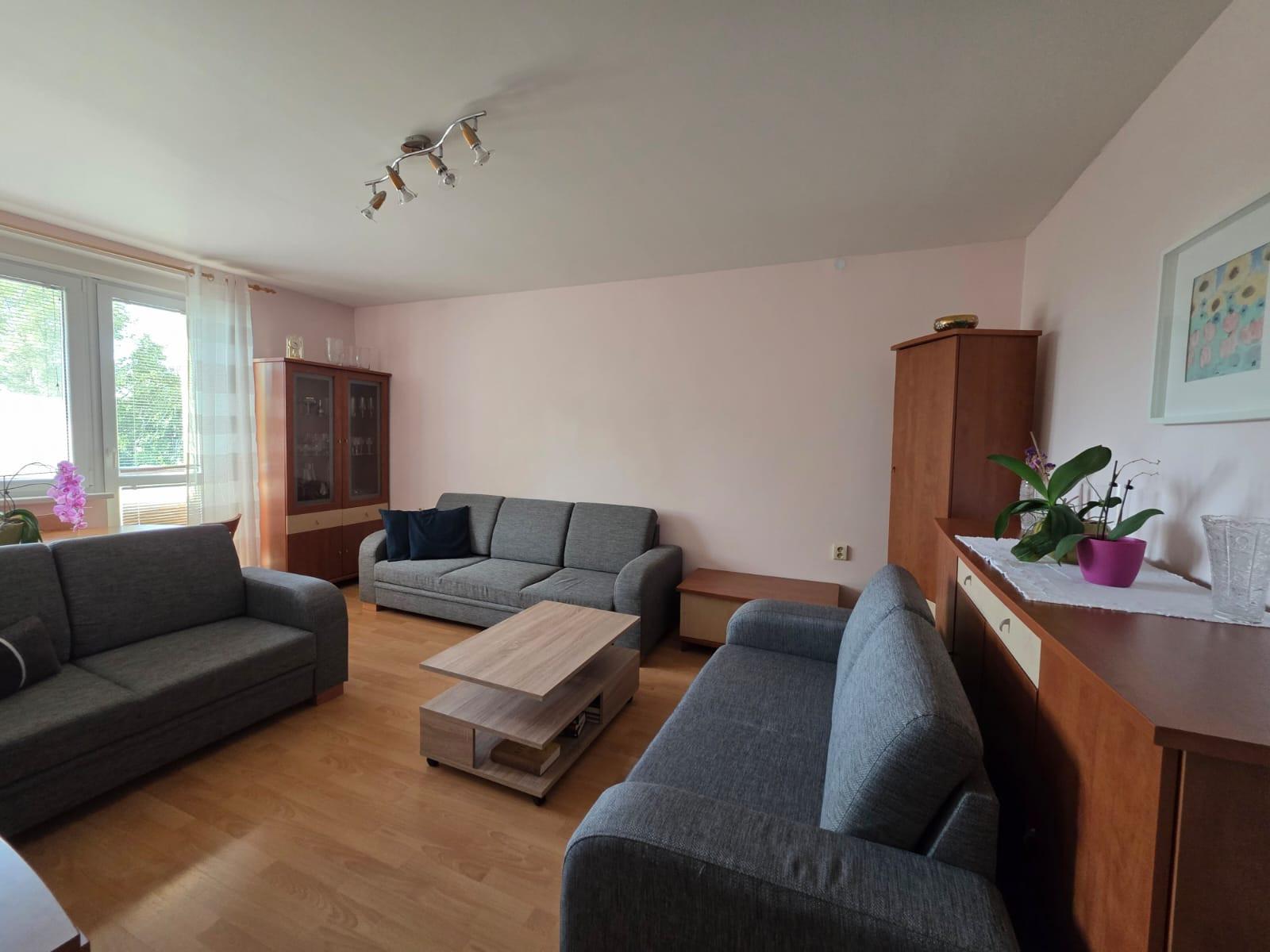 ARETÉ REAL – PREDAJ Priestranný 3-izbový byt s výhľadom na Malé Karpaty v zateplenom tehlovom dome – Bratislava, Pri Bielom kríži