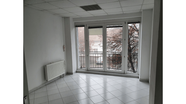 Areté real- Prenájom kancelárie s balkónom v centre Senca