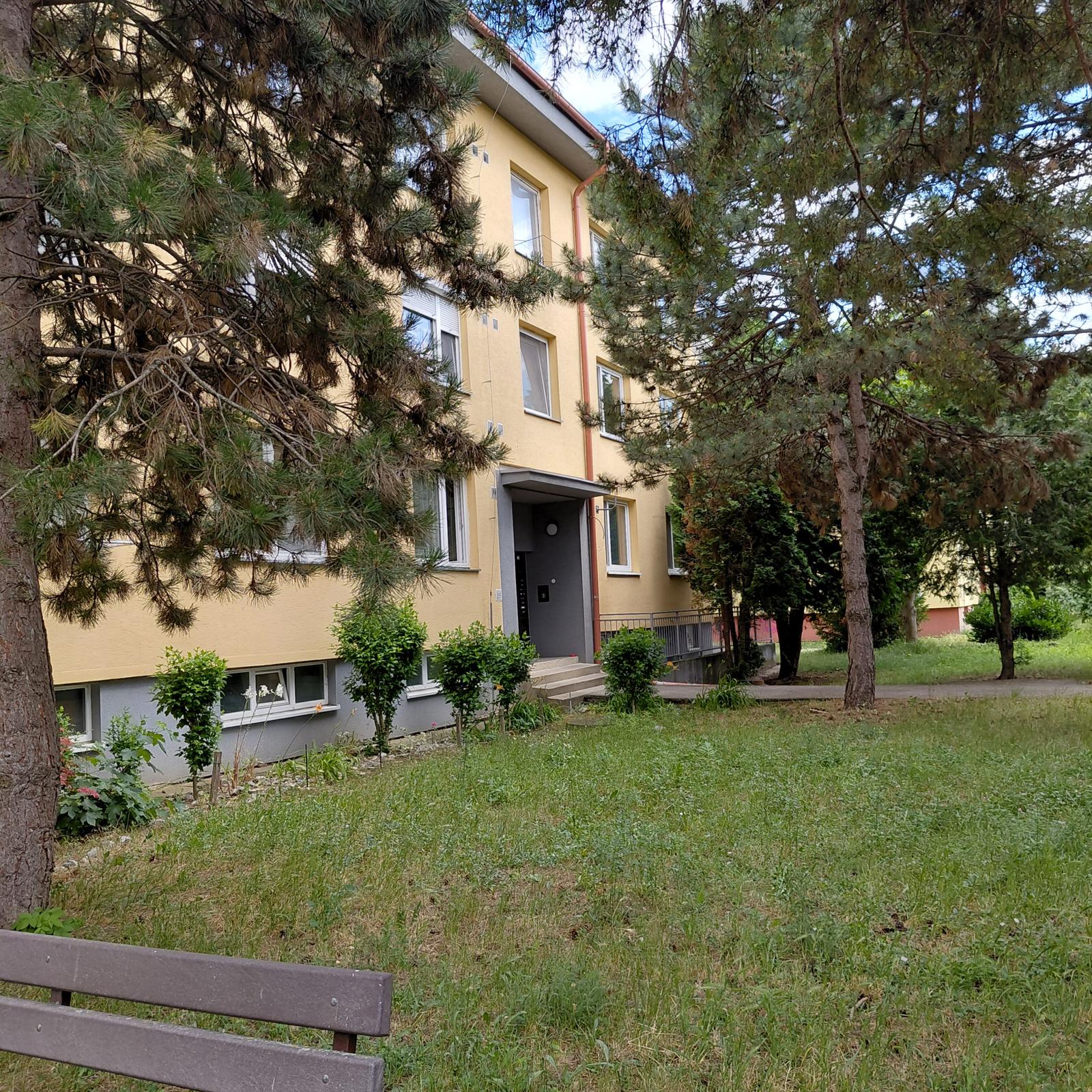 ARETE REAL-PREDAJ 3 IZBOVÉHO BYTU V SENCI, SLNEČNÝ, PRIESTRANNÝ, REKONŠTRUKCIA