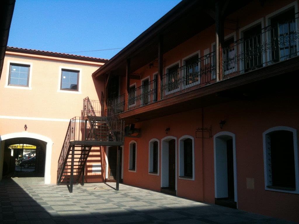 arete.sk – PRIPRAVUJEME PREDAJ BUDOVY V PRIAMOM CENTRE MESTA, PEZINOK, M. R. ŠTEFÁNIKA – fotka 2