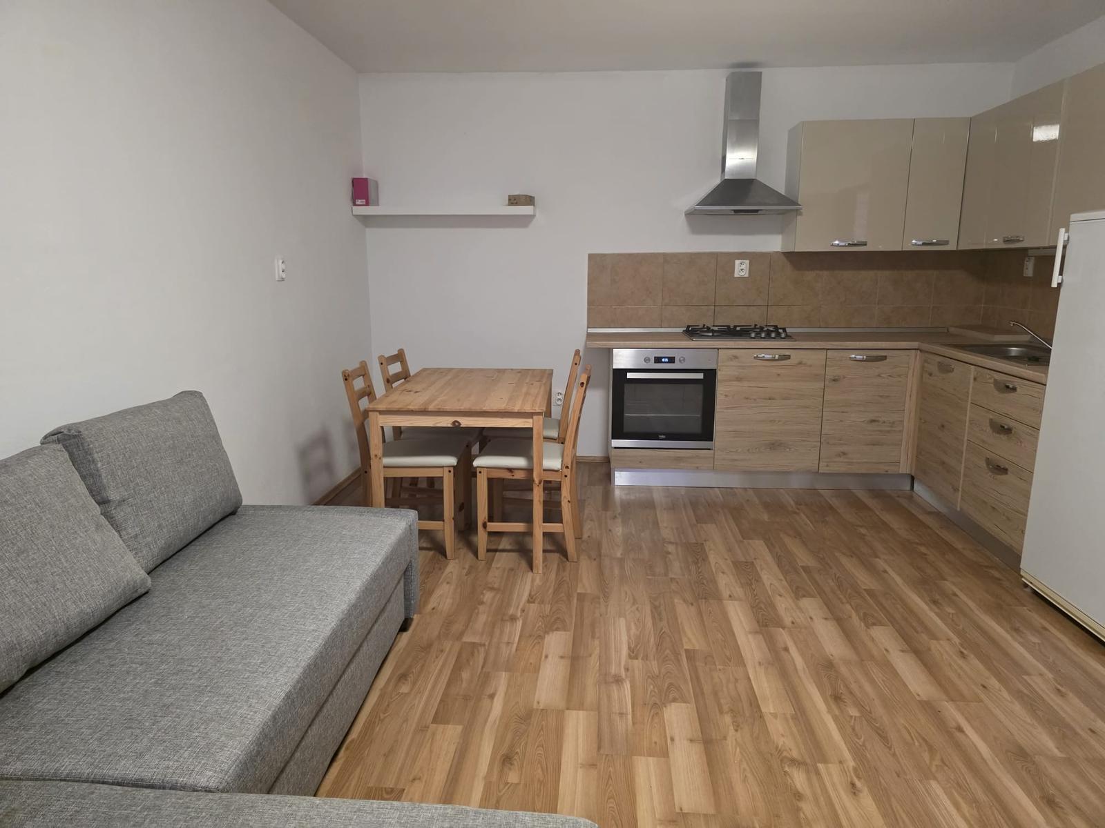 Areté real- Prenájom 2-izbového bytu s parkovacím miestom v centre Pezinka
