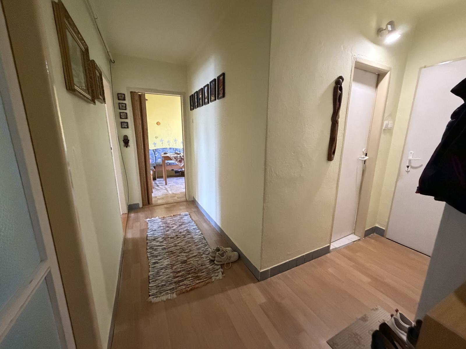 Na predaj útulný 2-izbový byt s balkónom v Snine – ul. Čs. armády