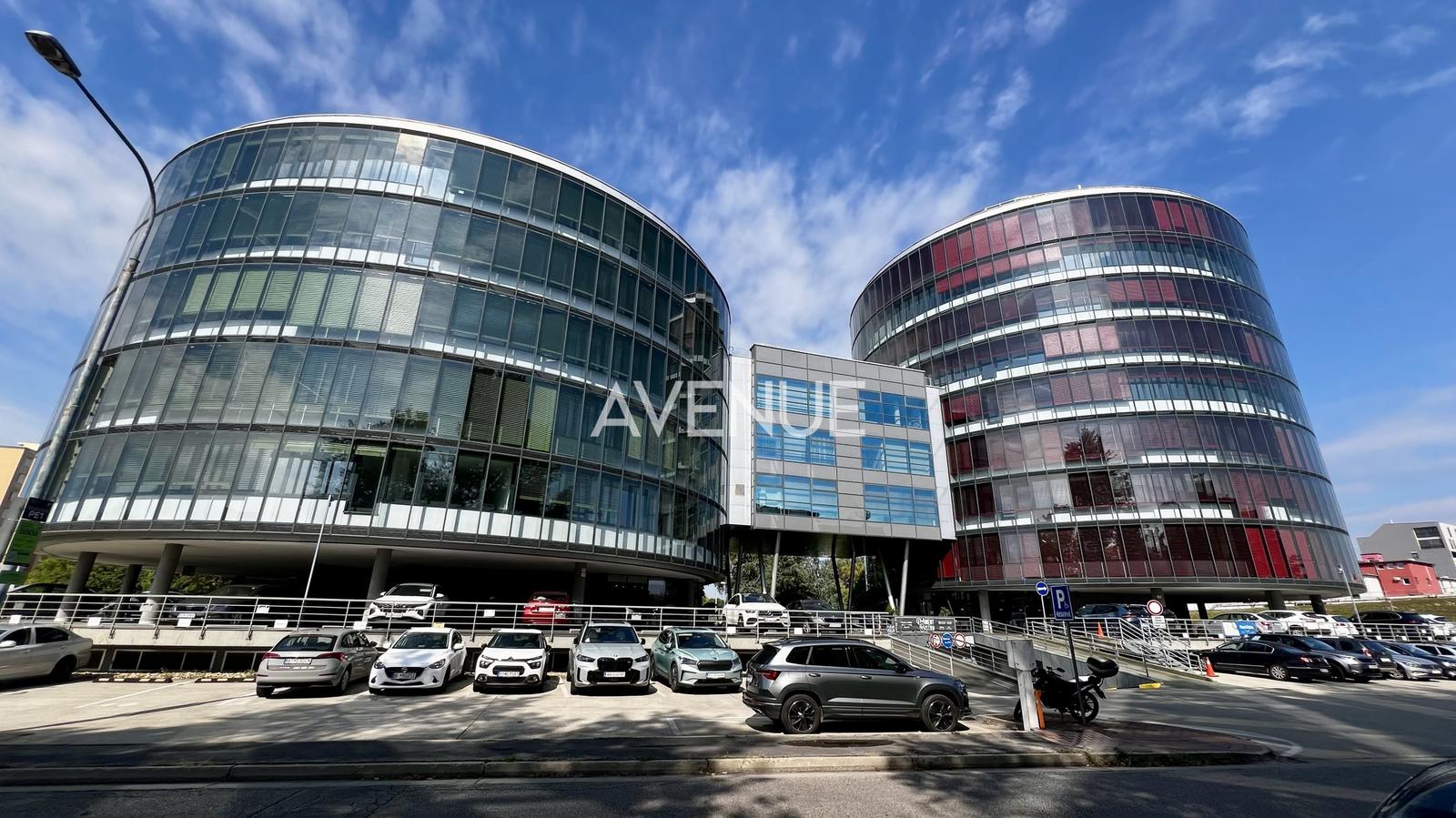 AVENUE | administratívne pr. pri centre, parkovanie, recepcia, krásne výhľady