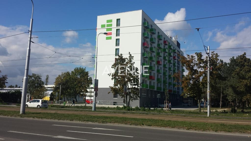 AVENUE | Investičný nebytový priestor v Ružinove s možnosťou prestavby na jedno, alebo dvojizbové apartmány.
