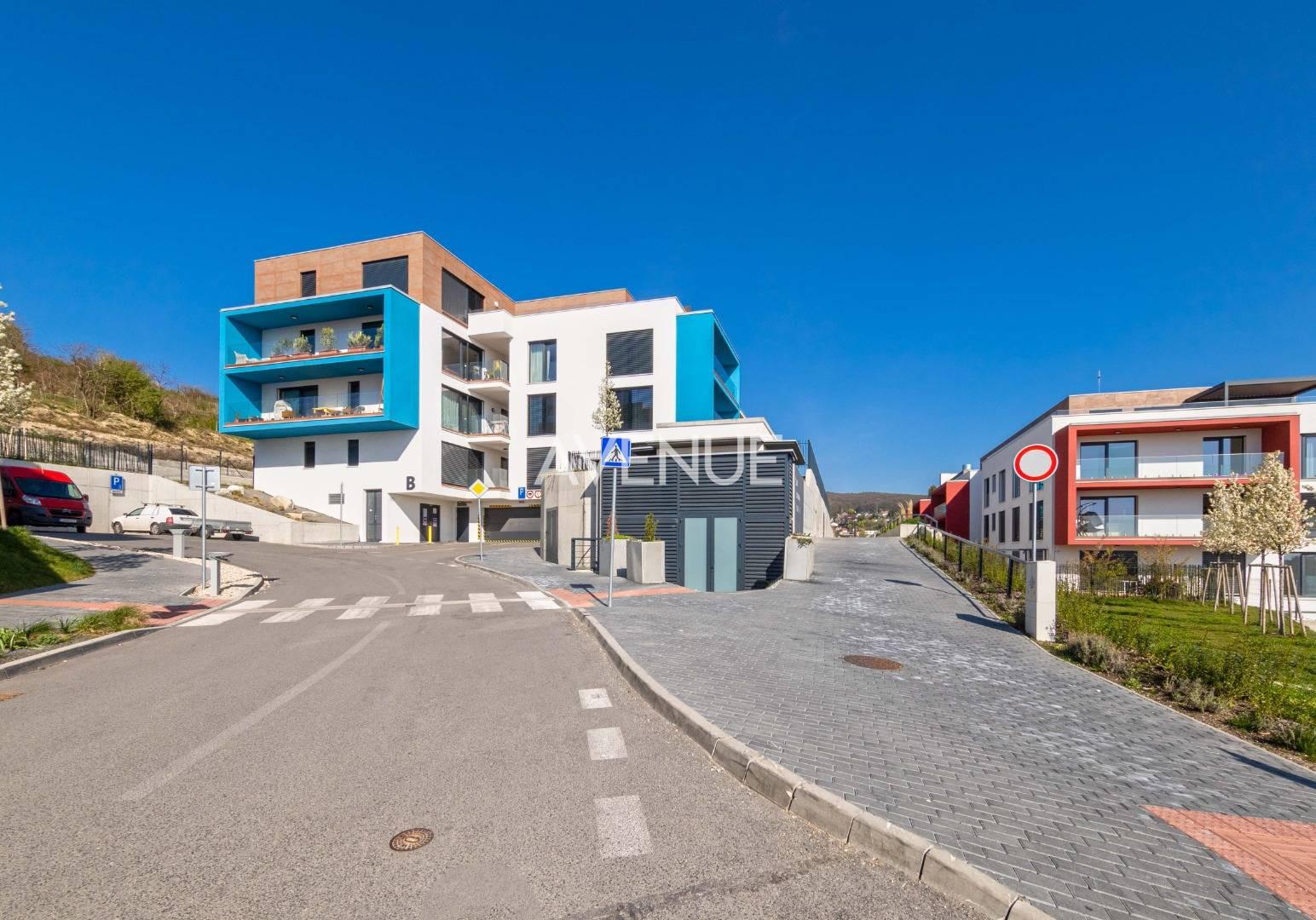 AVENUE I NÁJOM, praktické garážové státie v unikátnej - Grand Koliba – fotka 2