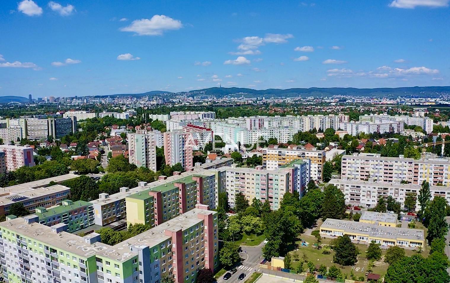 AVENUE | útulný a krásne slnečný 1i byt vo vyhľadávanom pôvodnom stave, s výhľadom do parčíku.