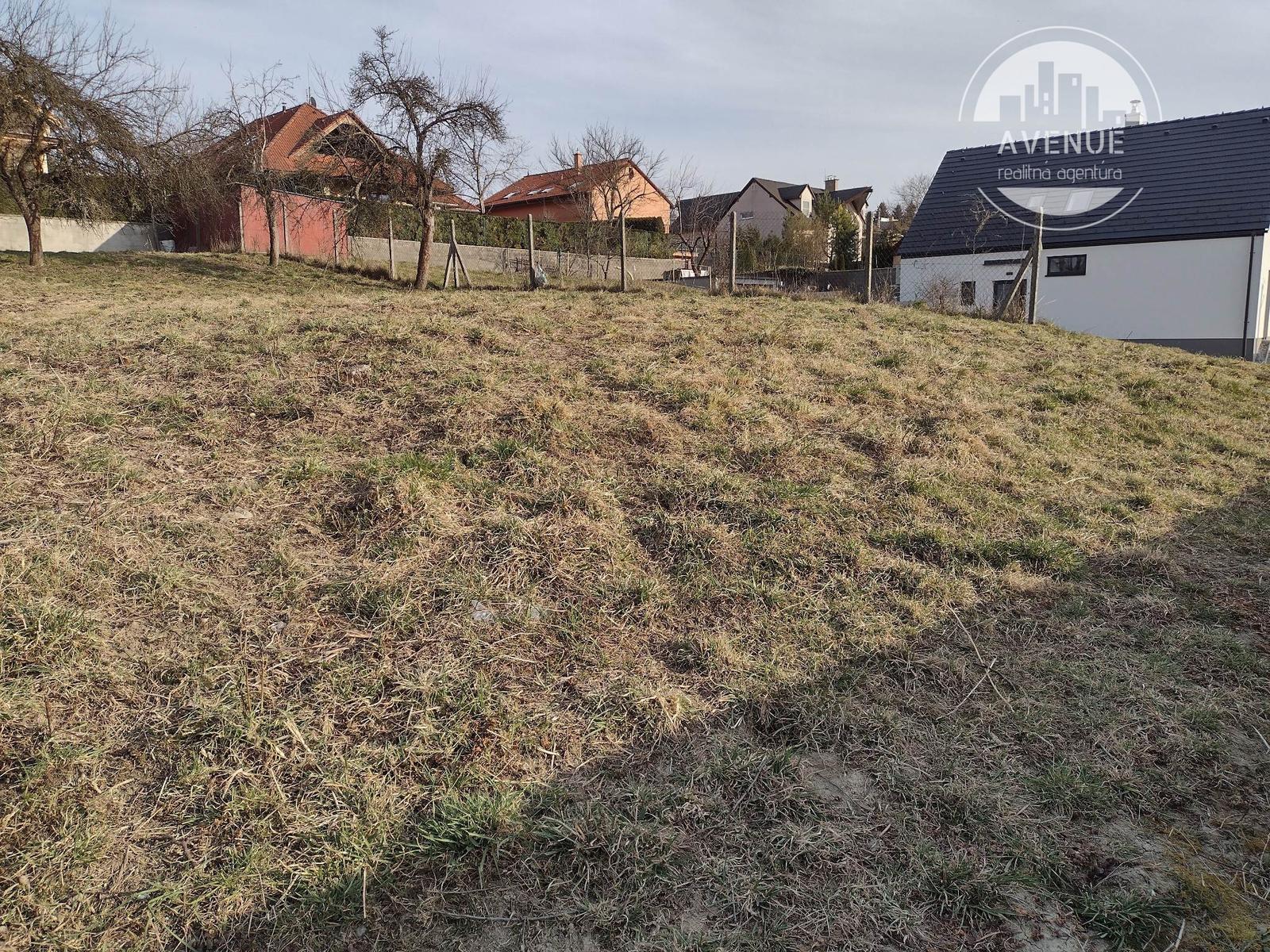 PREDANÉ - POZEMOK  - mestská časť  Šalgovík, 682 m2