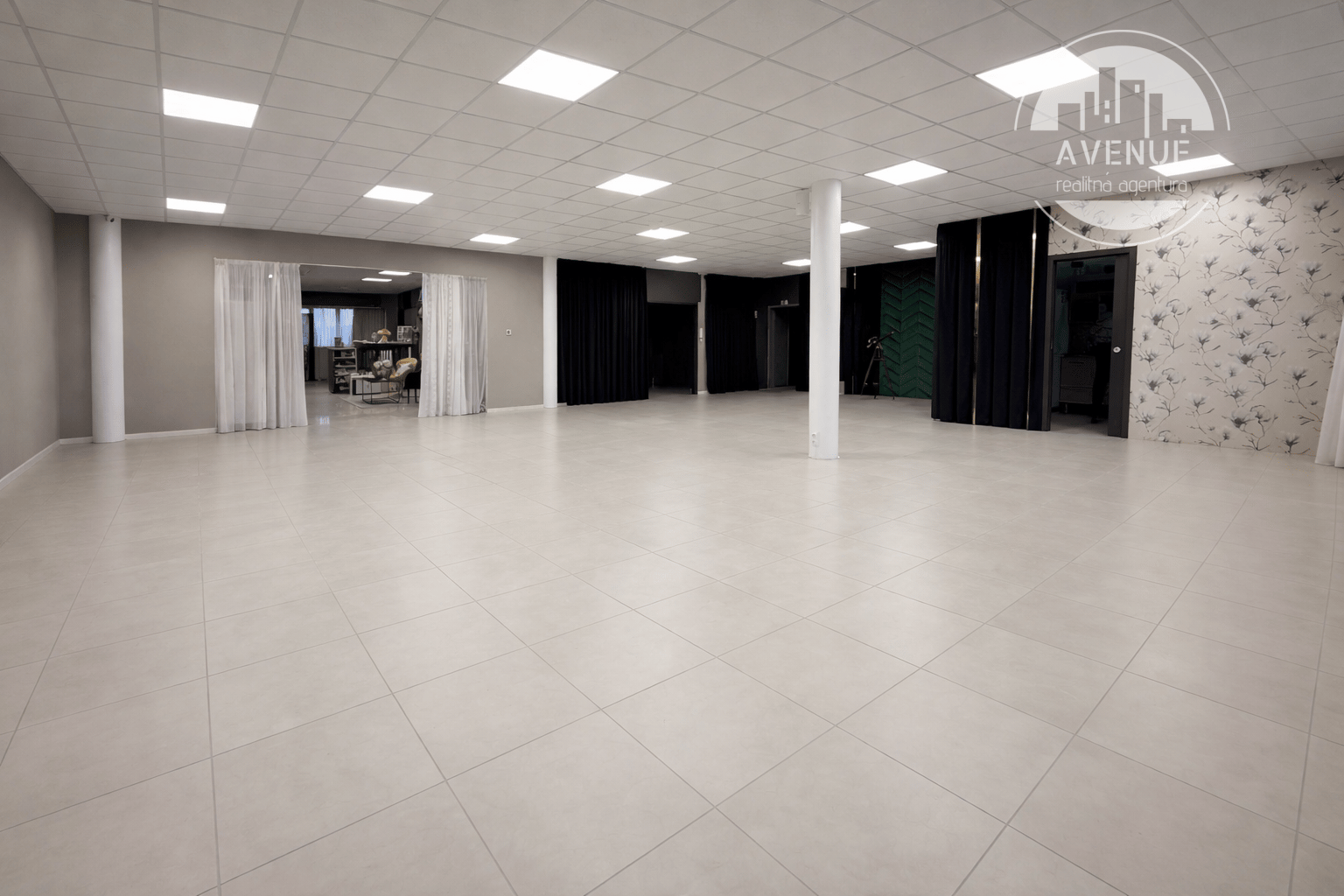 PRENAJATÉ*  Showroom 120 m2 - cena 9 Eur/m2/mesiac bez DPH , vrátane energií